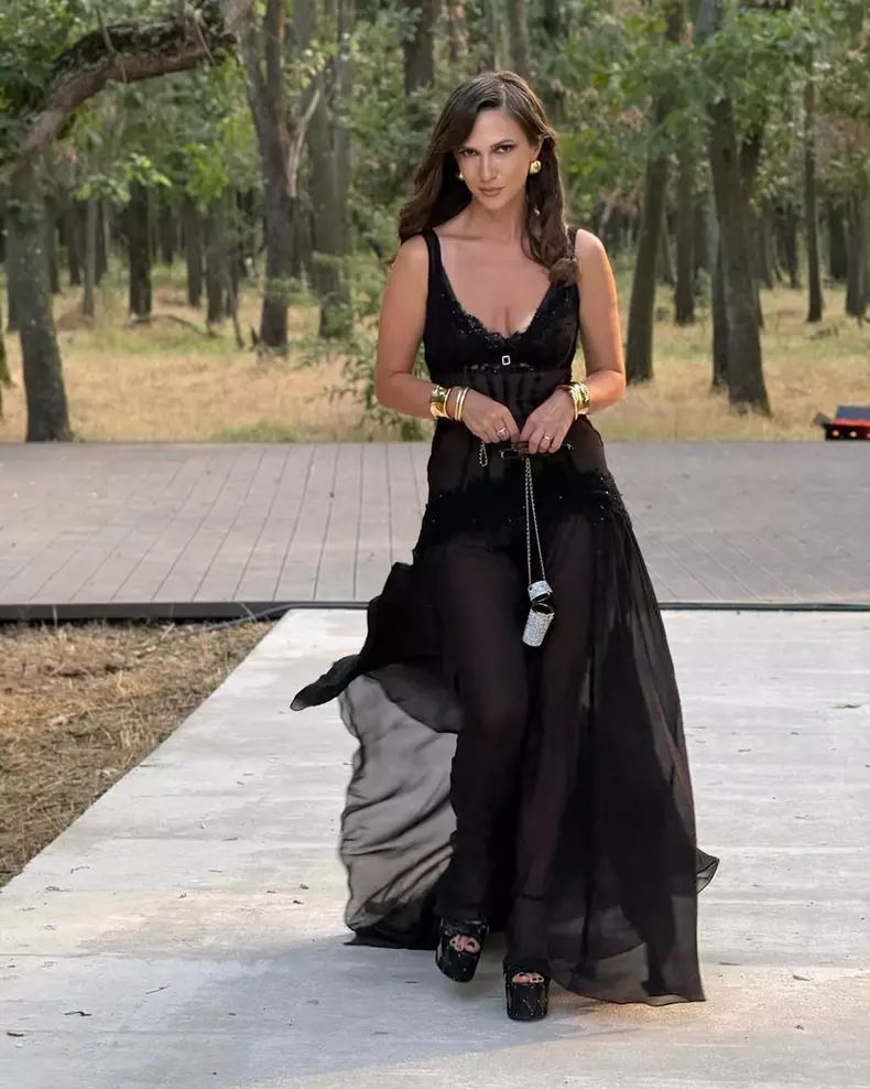 Adela_Popescu_Rochie_Neagra_Nunta_2025 (3)