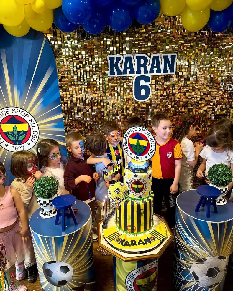 Fahriye-Evcen-Burak-Özçivit-poze-2025 (12)