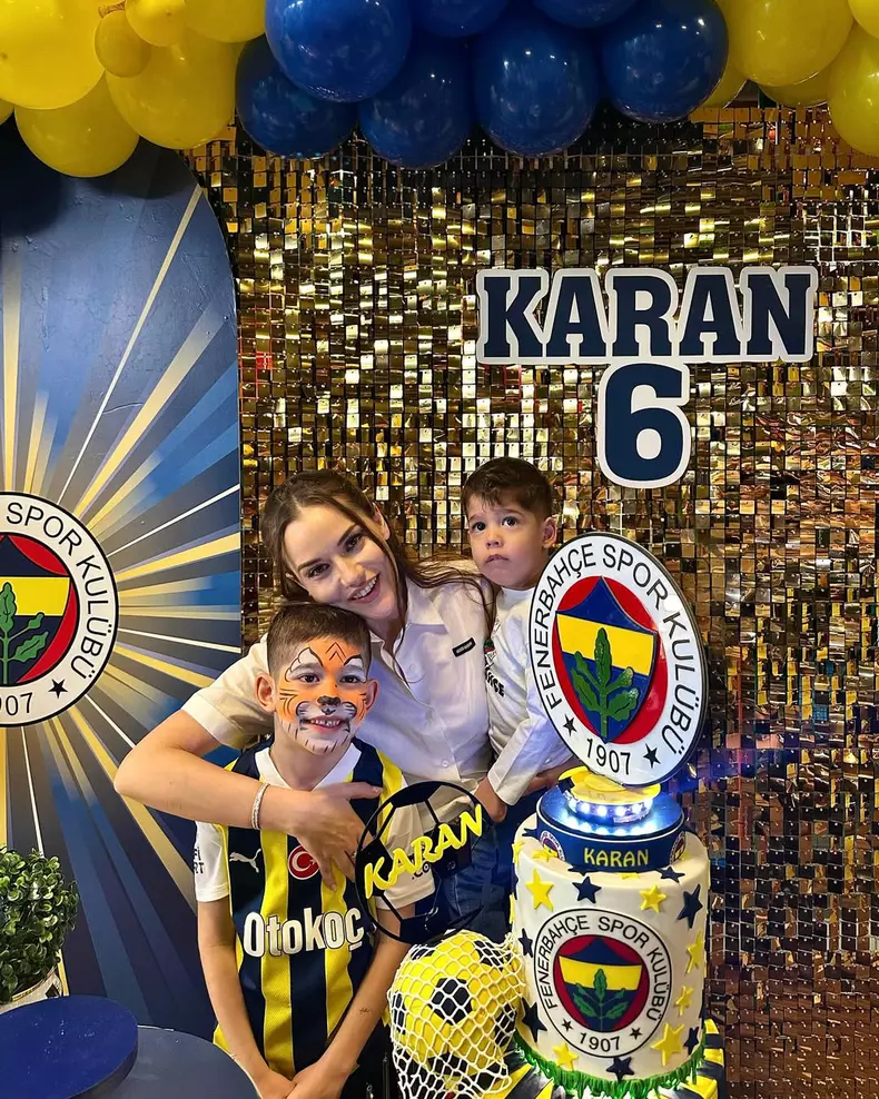 Fahriye-Evcen-Burak-Özçivit-poze-2025 (13)