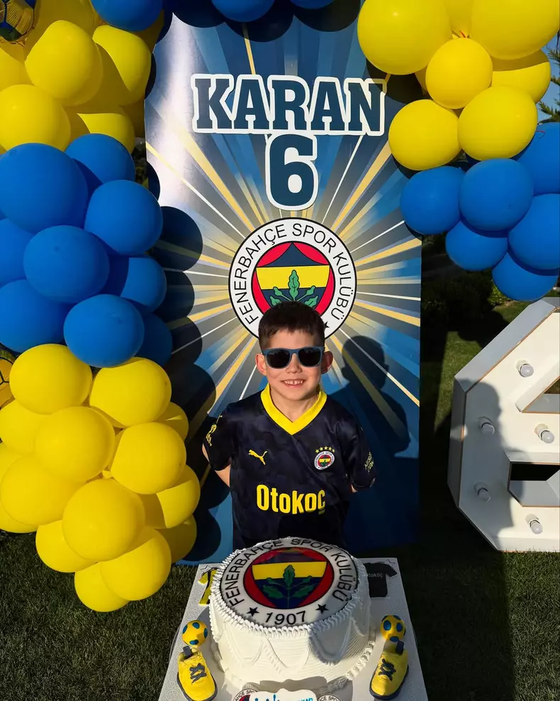 Fahriye-Evcen-Burak-Özçivit-poze-2025 (16)