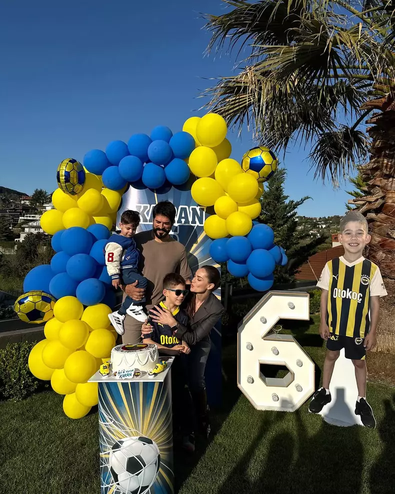 Fahriye-Evcen-Burak-Özçivit-poze-2025 (3)