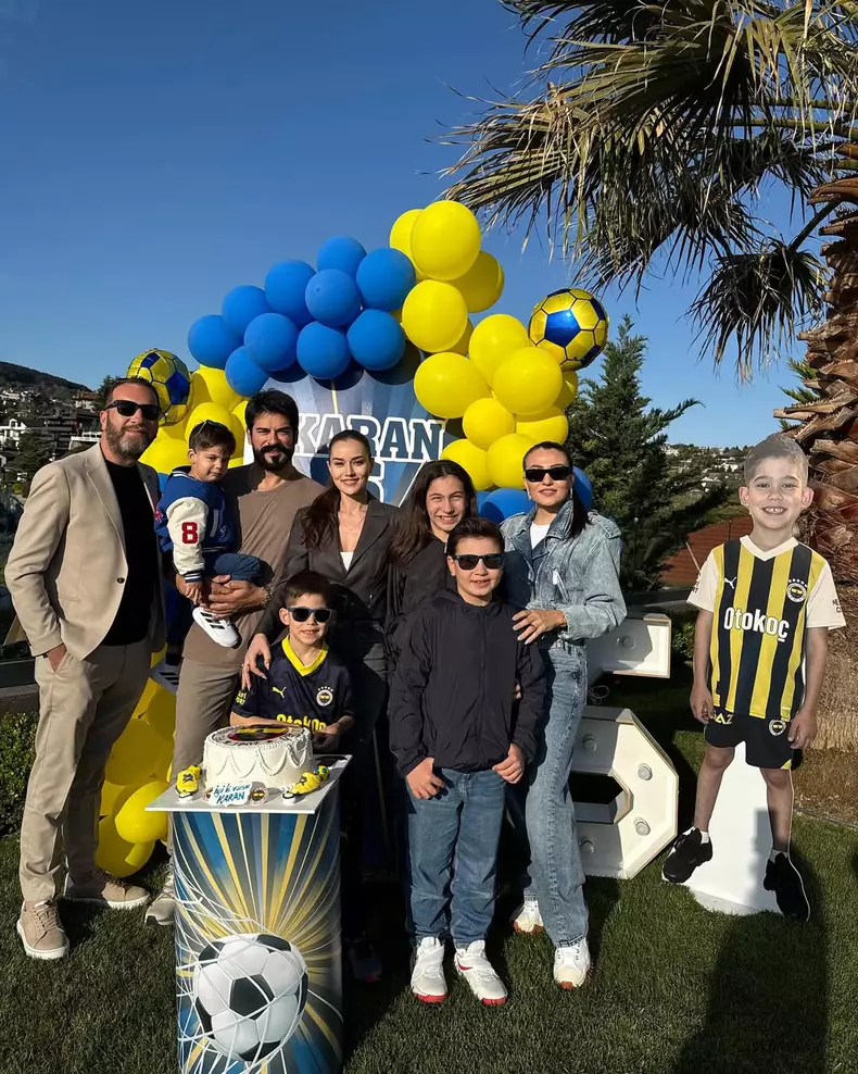 Fahriye-Evcen-Burak-Özçivit-poze-2025 (4)