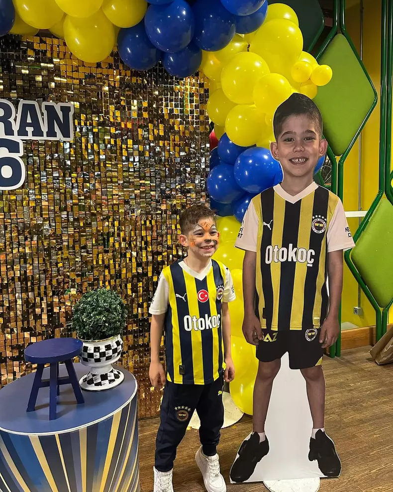 Fahriye-Evcen-Burak-Özçivit-poze-2025 (9)