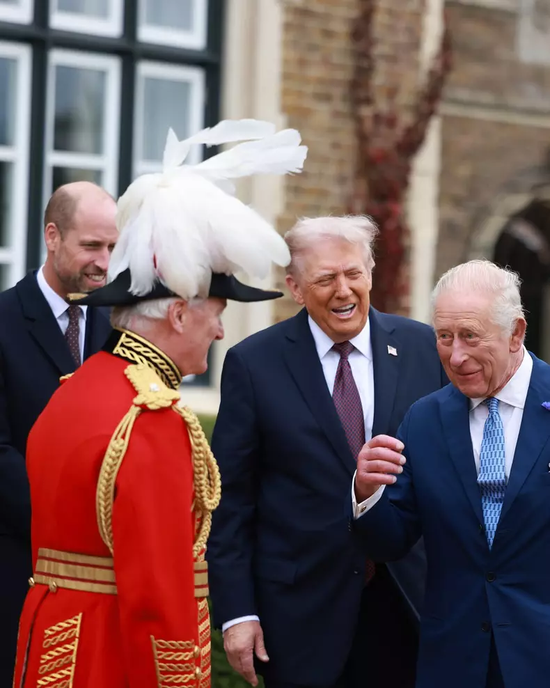 Kate-Middleton-și-Prințul-William-l-au-întâmpinat-oficial-pe-Donald-și-Melania-Trump-la-Windsor-Castle (9)