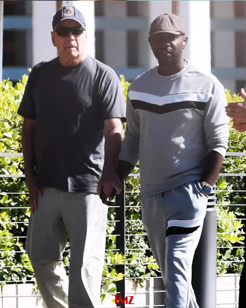 Bruce Willis looked like the multimillion-dollar star he is Thursday in Los Angeles ... as he wa (1)