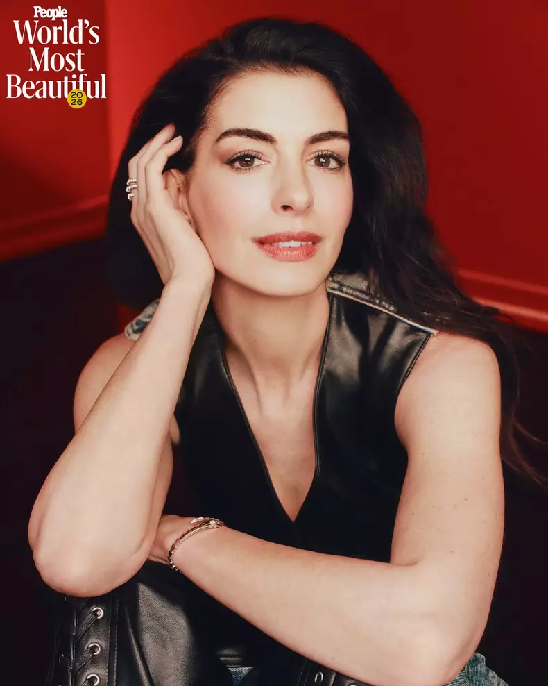 Anne Hathaway1