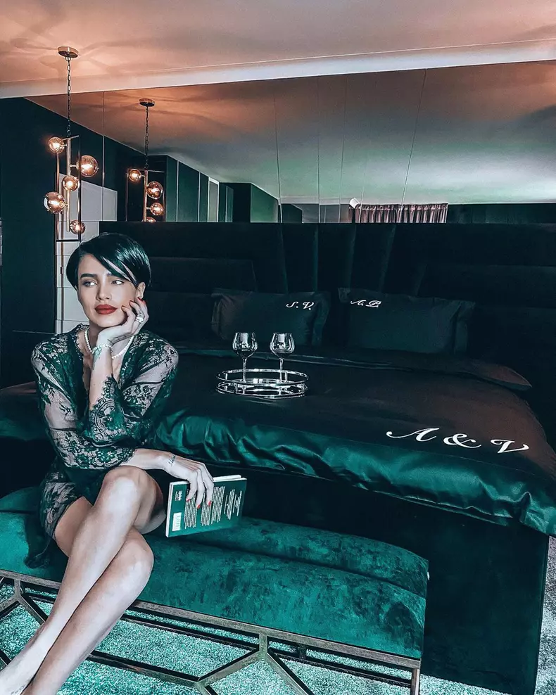 adelina-pestritu-lenjerie-de-lux-personalizata