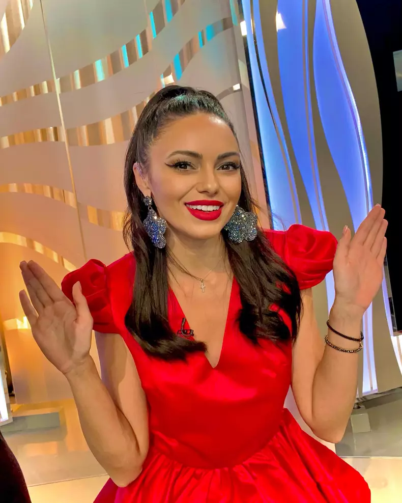 Cosmina-Adam-s-a-despartit-11