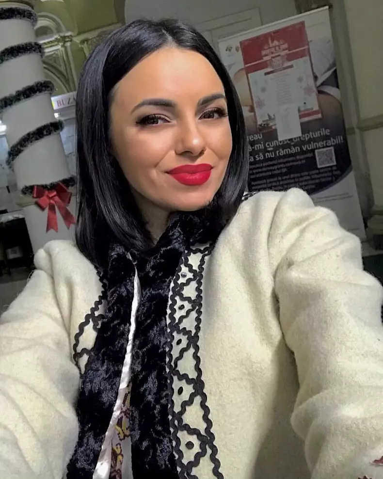 Cosmina-Adam-s-a-despartit-4