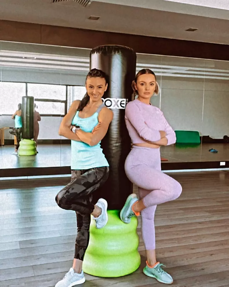 cristina-nedelcu-official-1332105791385994147307424724180262937187671n