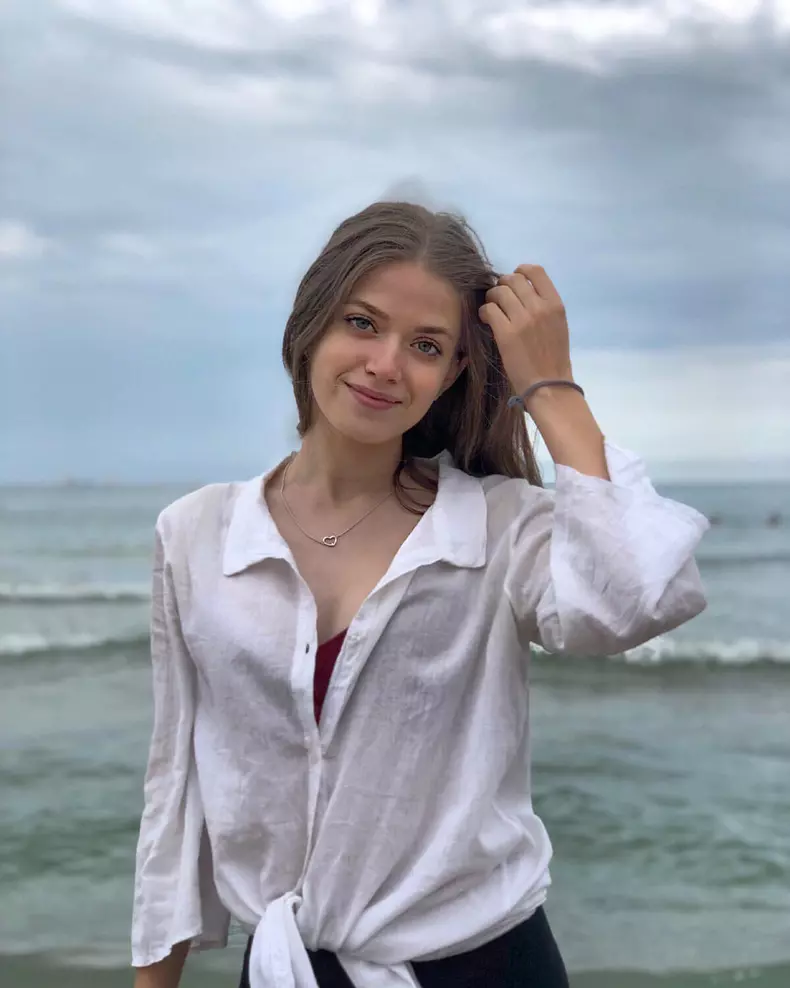 serialul adela actrita