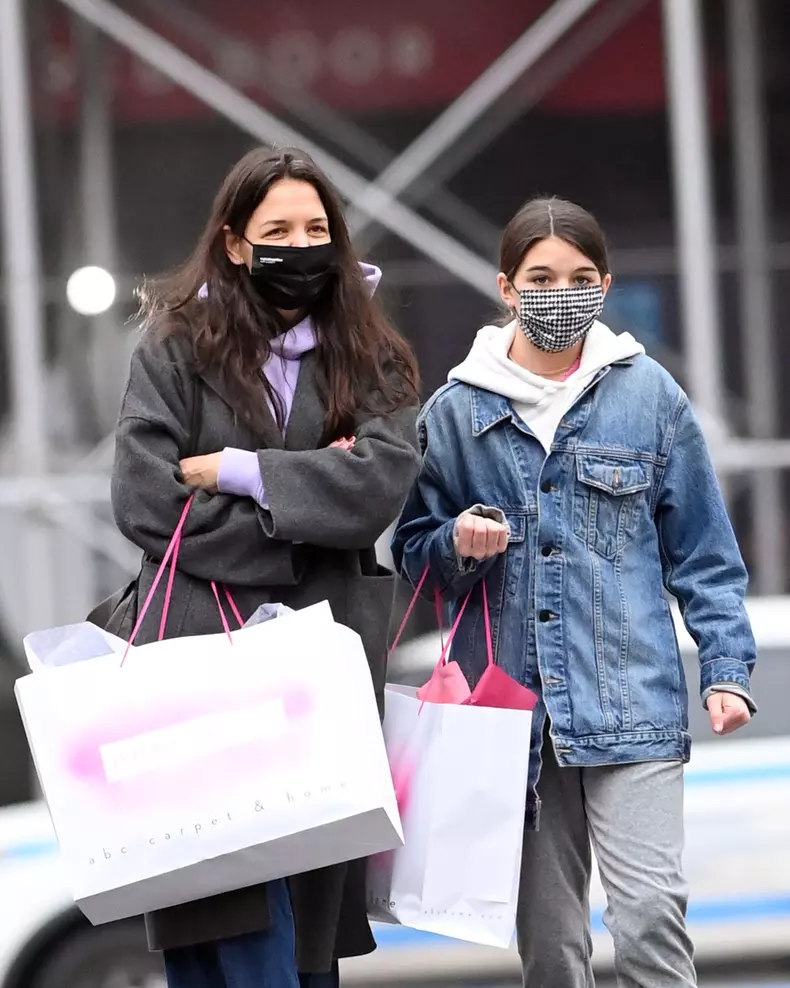 EXCLUSIVE: Katie Holmes and her daughter Suri Cruise are seen shopping at ABC Carpet And Home in New York City just 2 days after confirming her relationship with boyfriend Emilio on her birthday