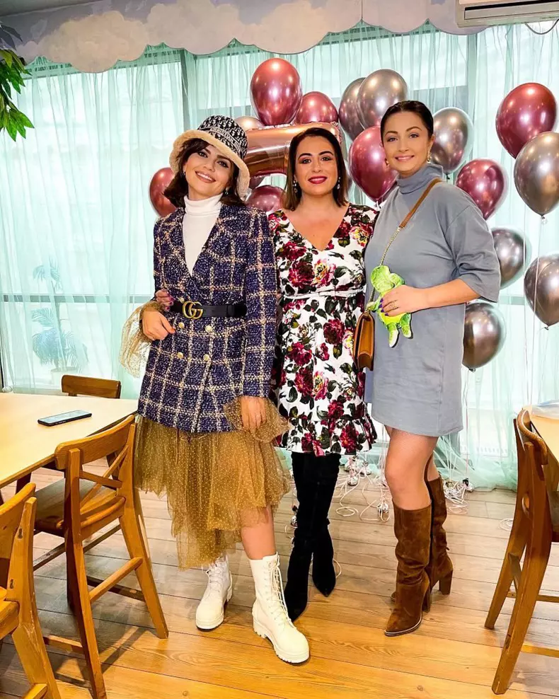 1512393218915308280864613709409629728697497o-819x1024