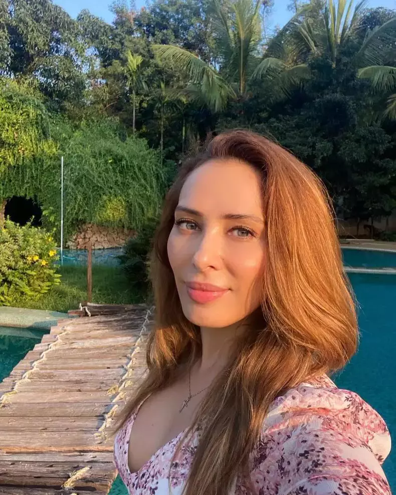 Iulia-Vantur-intre-dorul-de-casa-si-viata-de-superstar-din-India-13