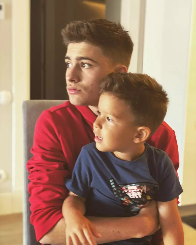 maya-fiica-lui-adrian-mutu-s-a-schimbat-total-cum-arata-4