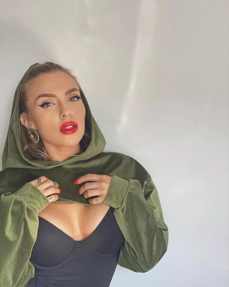 oana-radu-arata-mai-bine-ca-niciodata-cate-kilograme-a-slabit-2