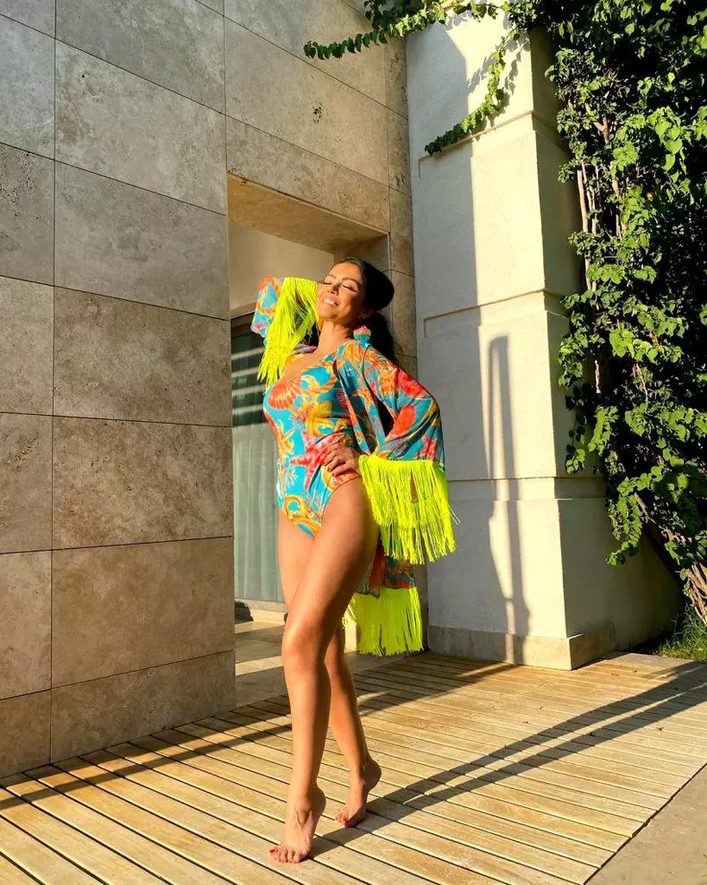 2223602923728409375381915868025824920301134n-819x1024