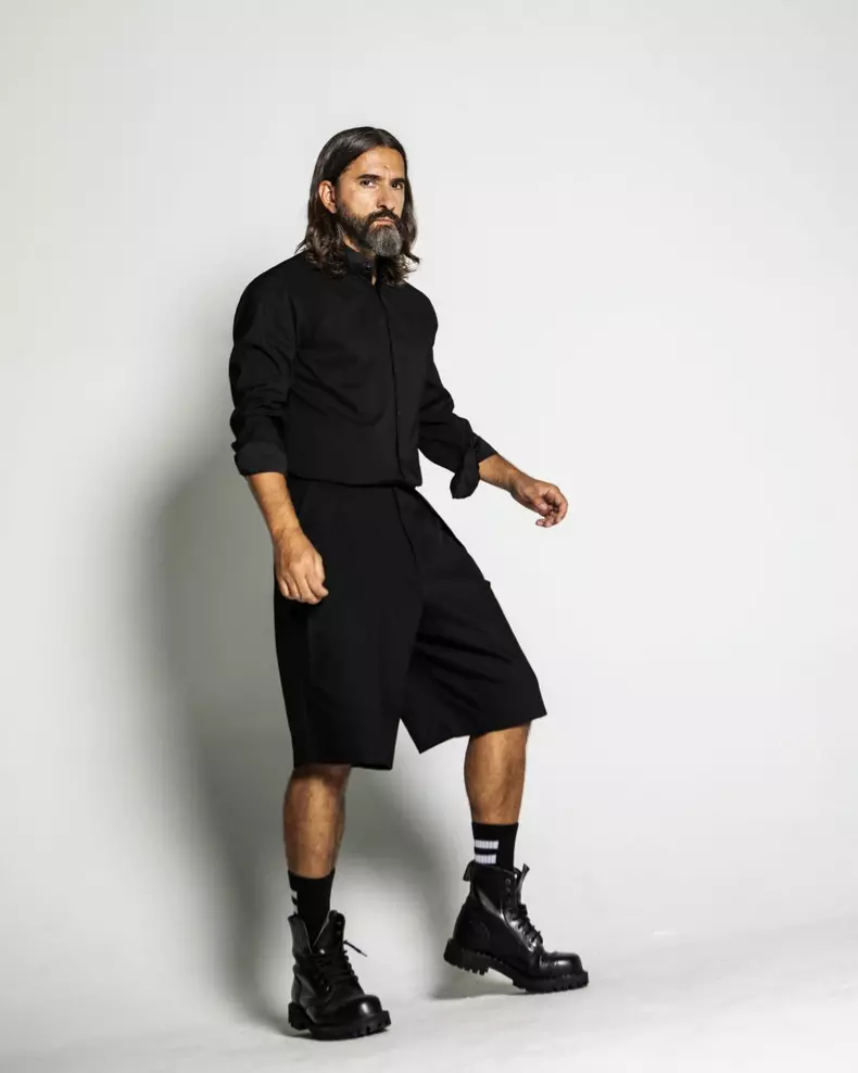 Cine-este-Tibi-Clenci-noul-membru-al-juriului-Bravo-ai-stil-Celebrities-Kanal-D-2-1024x1280