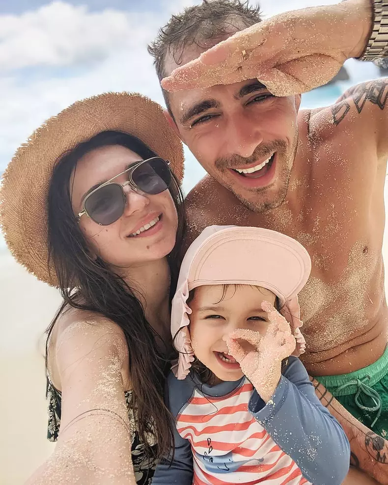 Alice-Cavaleru-Vladimir-Draghia-si-fiica-lor-Zora-2