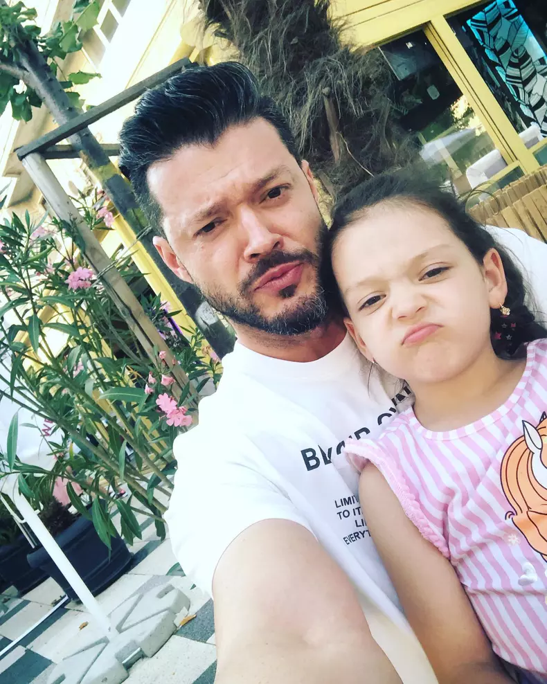 victor-slav-petrece-craciunul-9