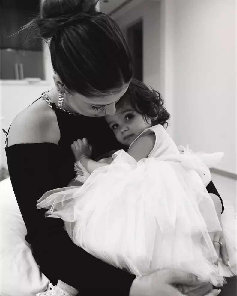 Irina si fiica ei, Victoria