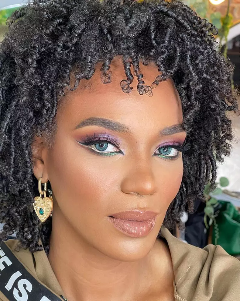 julie mayaya artista