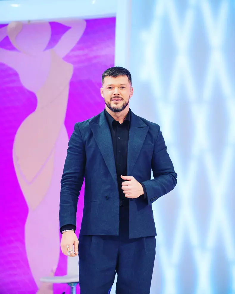 victor slav prezentator