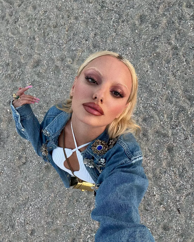 Cantareata Alexandra Stan