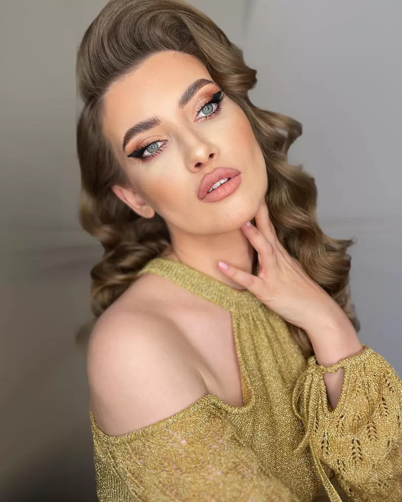 Iulia a sunat la politie