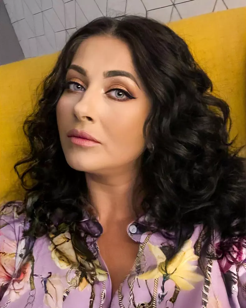 gabriela i-a luat locul simonei