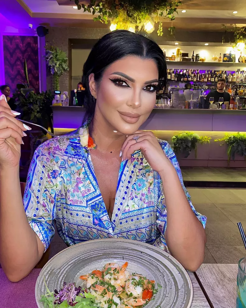 cine-este-andreea-tonciu-6