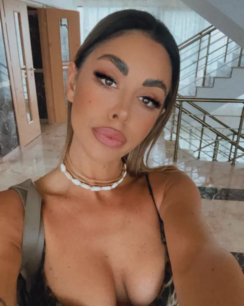 cine-este-natalia-mateut-4