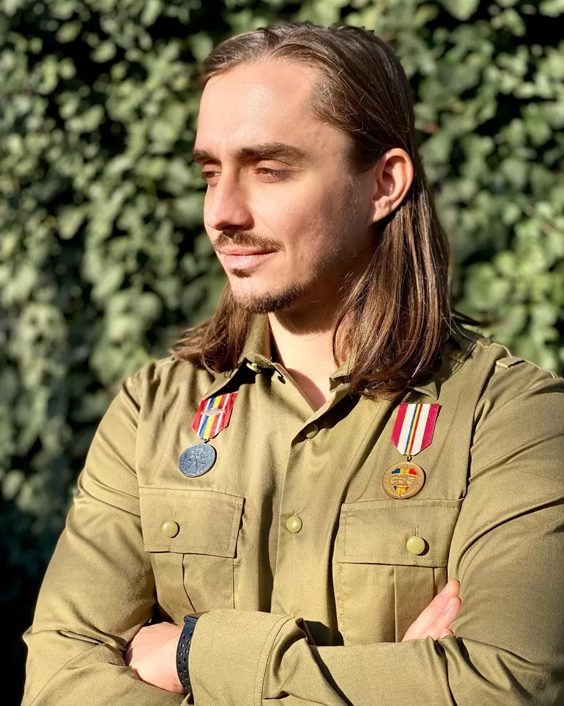 cine-este-sebastian-cotofana-7