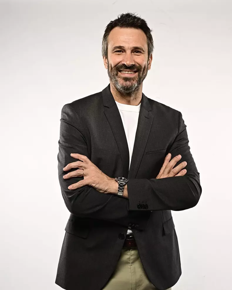 cine-este-nicolai-tand-5