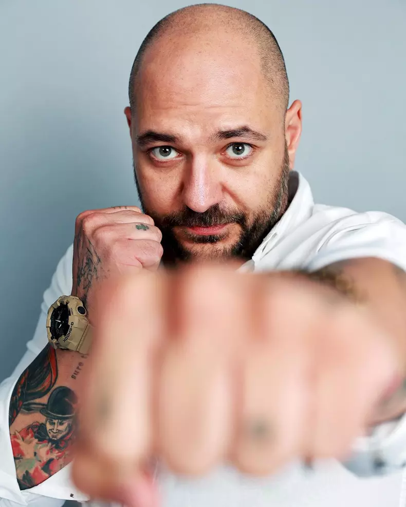 sunt-celebru-scoate-ma-de-aici-10