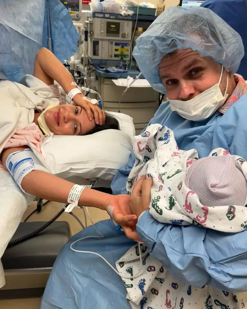 ana-pandeli-a-nascut