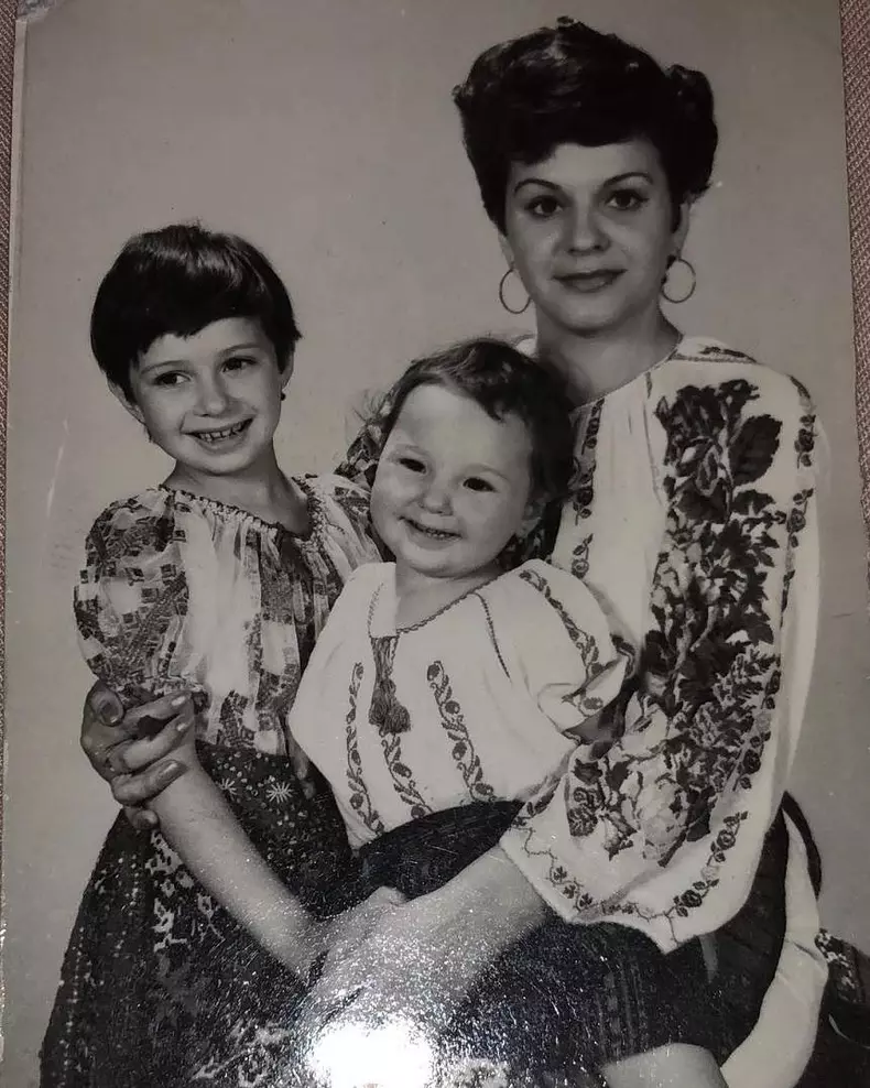 ionela prodan si fiicele sale Anamaria Prodan