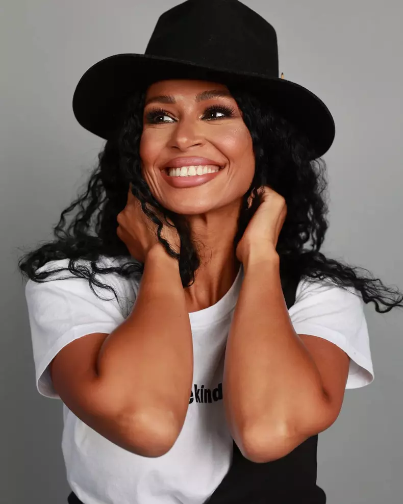 majda-aboulumosha-singura