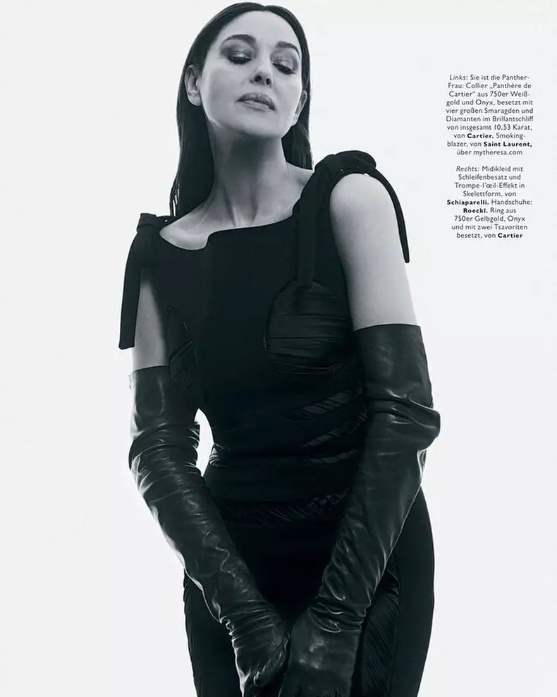 monica-bellucci-la-58-de-ani-a-aparut-intr-o-tinuta-transpareta-pe-coperta-unei-reviste_10