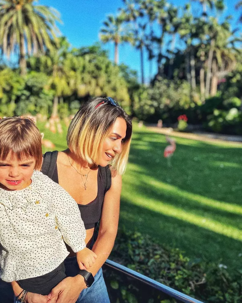 cine-este-sotia-lui-doc-8