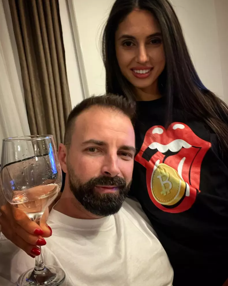 marius-morra-s-a-casatorit-in-maldive-in-cadrul-unei-ceremonii-simple-care-a-avut-loc-pe-plaja_4