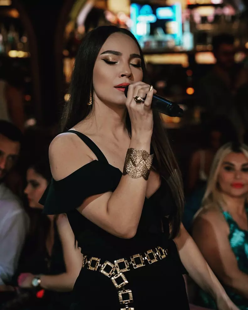 kamelia pe scena