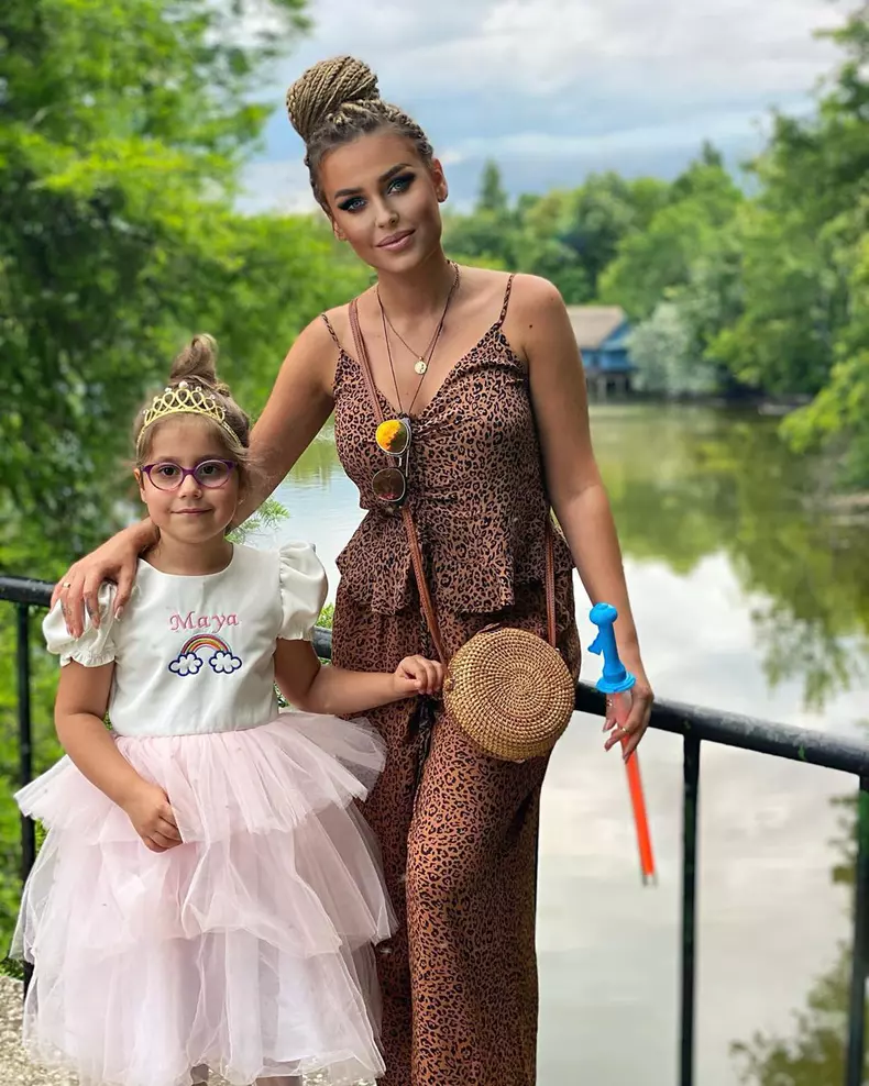 misha si fiica ei maya