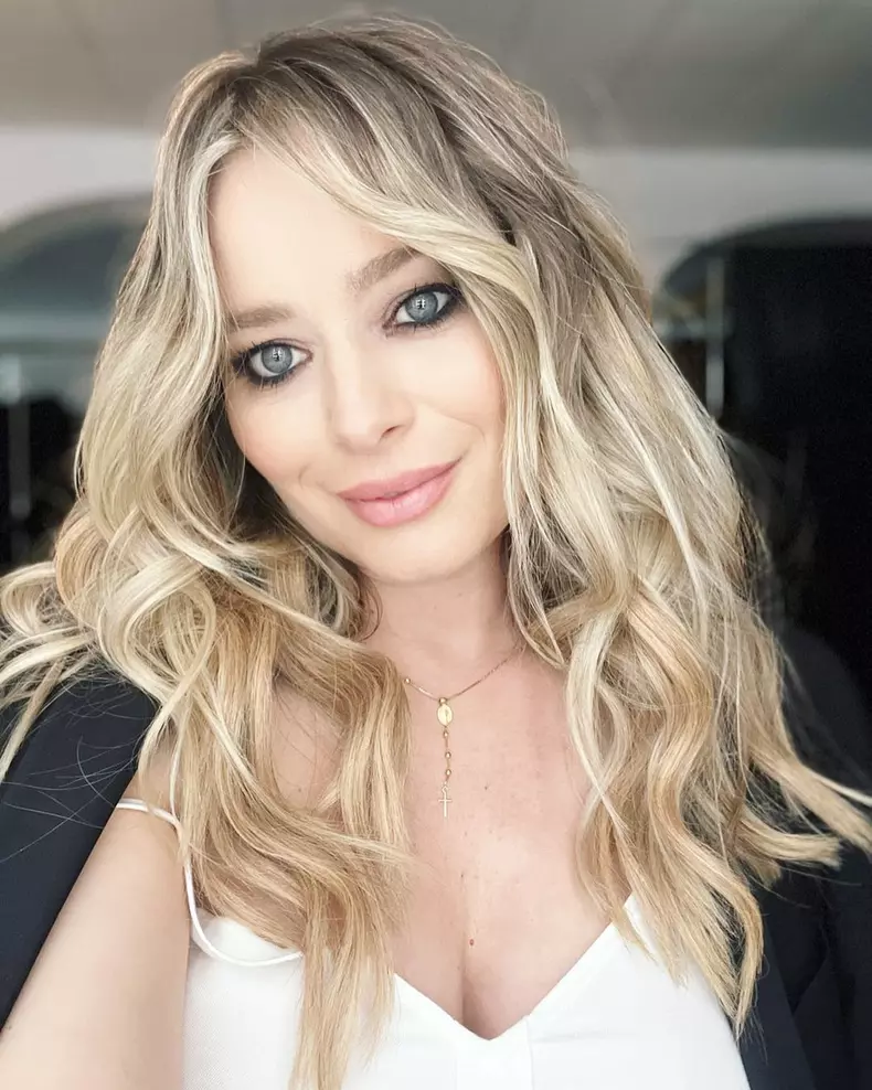 laura cosoi tv