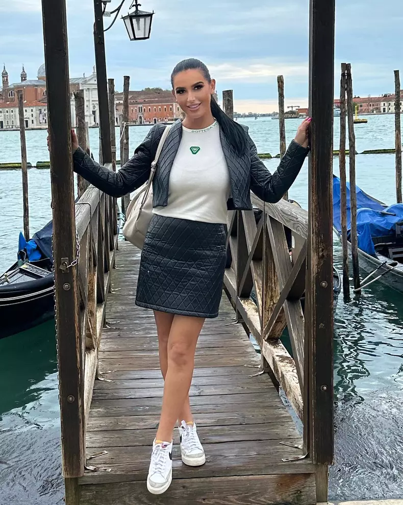 mirela banias a slabit