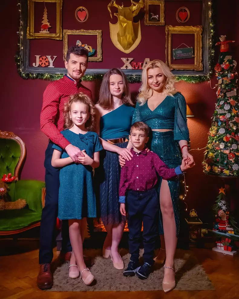 321609245_571175604837725_78916980146978743_nce-familie-frumoasa-are-radu-sirbu-3-copy