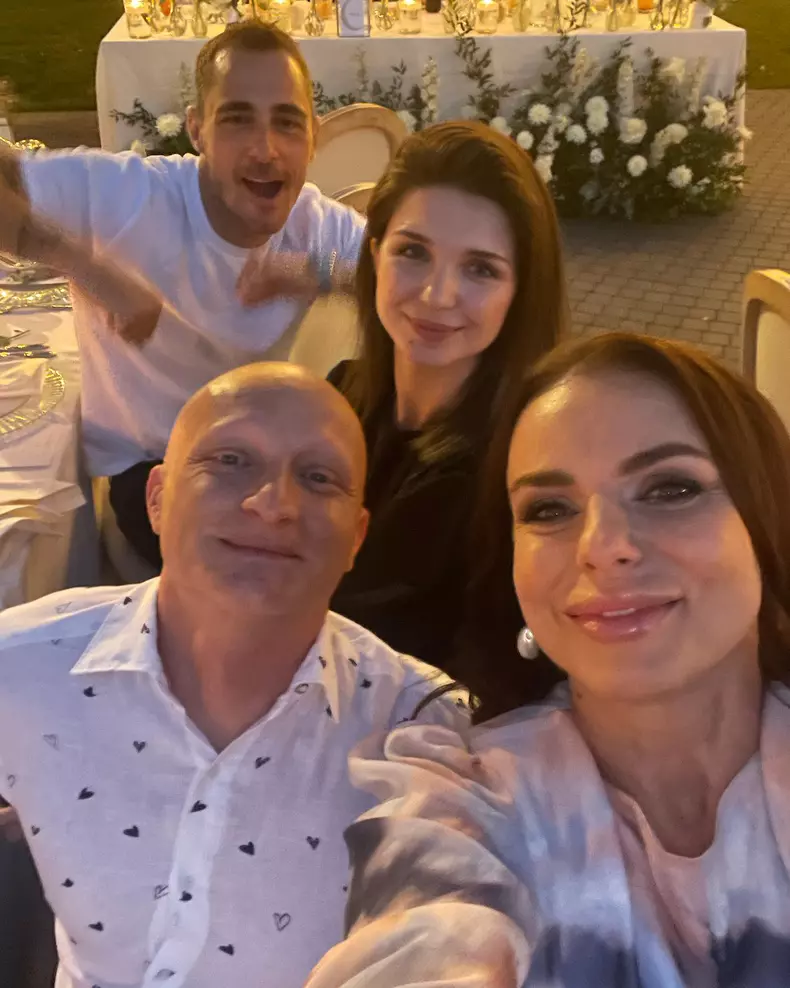 actorul-din-clanul-denis-hanganu-s-a-casatorit-cat-de-frumoasa-eeste-mireasa-lui-cea-mai-romantica-nunta_8