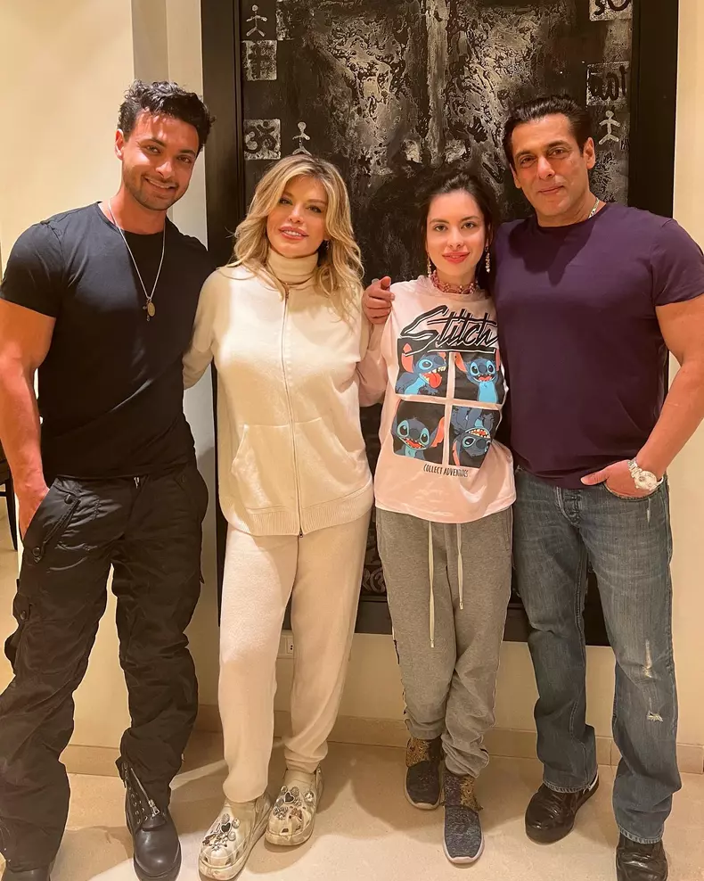 lori-salman-khan