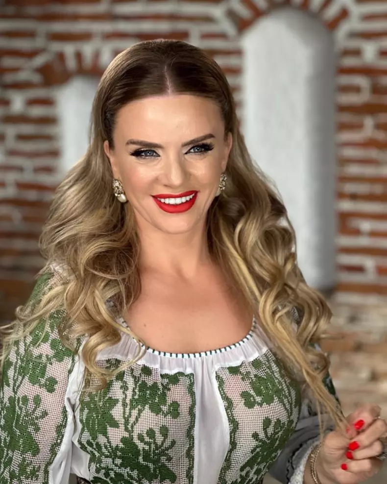 marcela-fota-819x1024-1