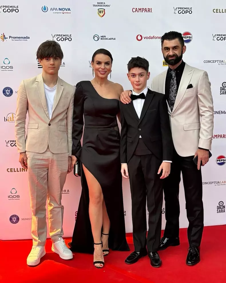 jojo cu familia la gopo